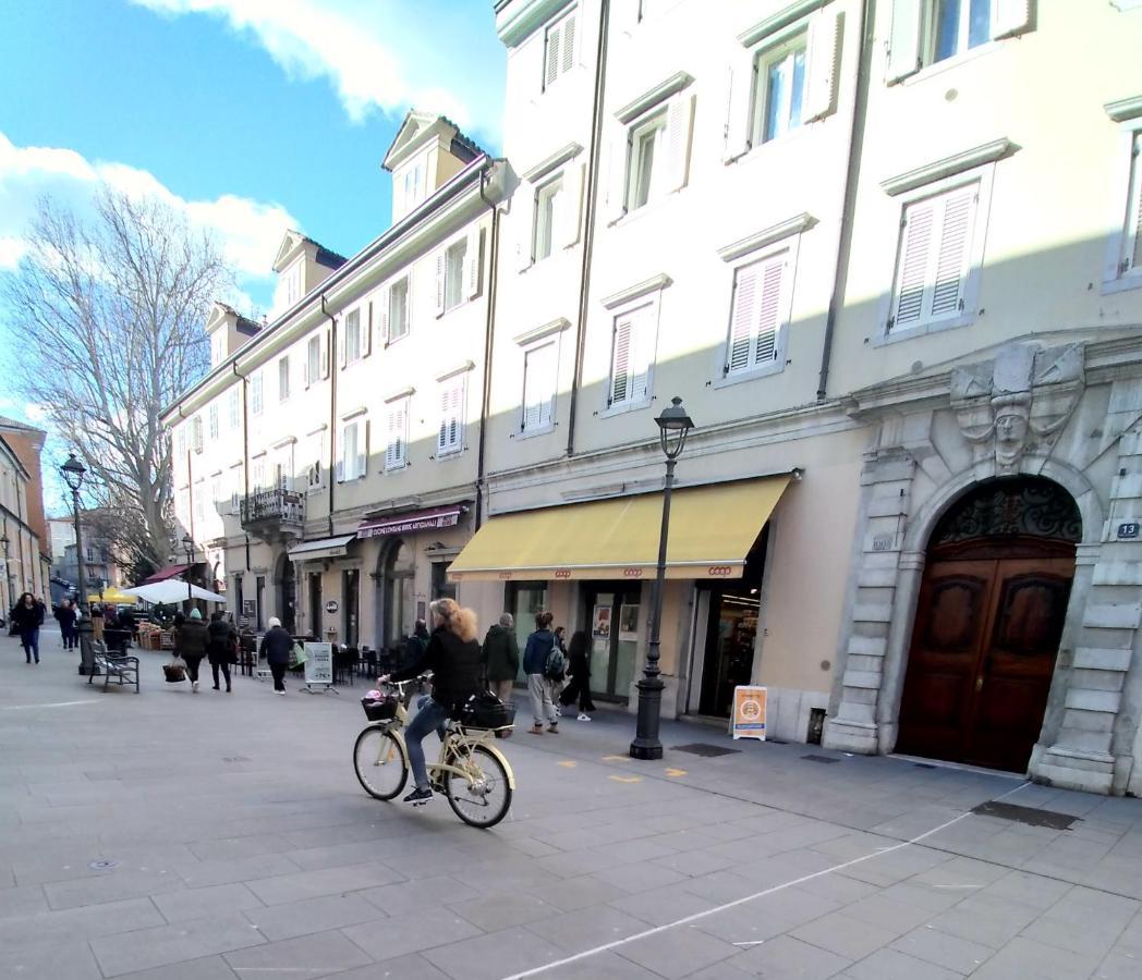 Casa Antica - Historical Apartment In Old City Center Триест Екстериор снимка