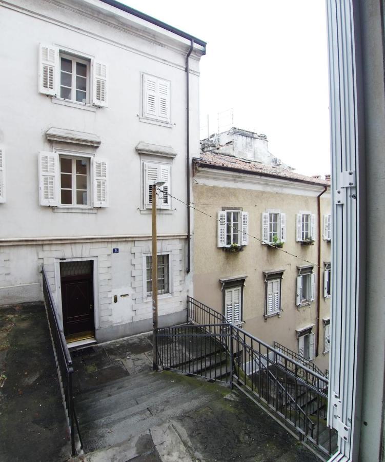 Casa Antica - Historical Apartment In Old City Center Триест Екстериор снимка