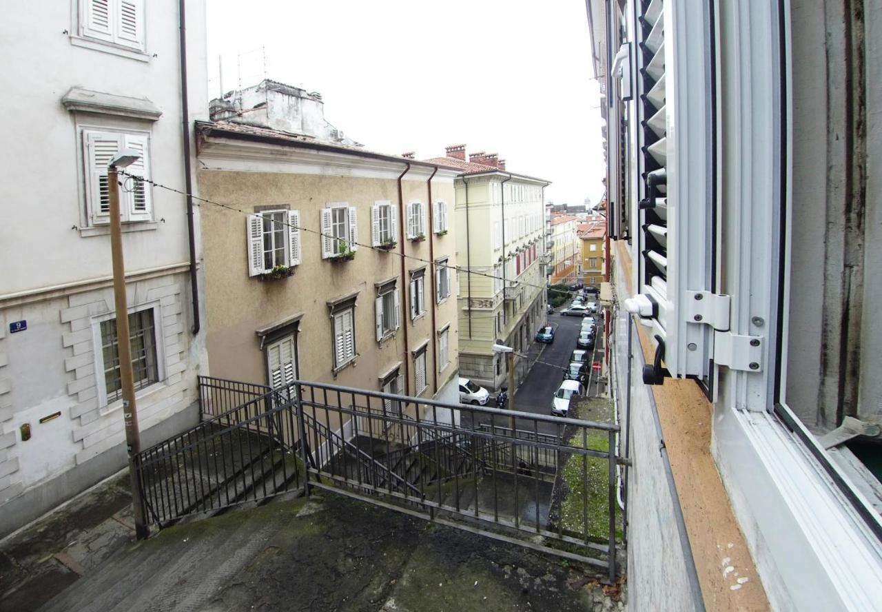 Casa Antica - Historical Apartment In Old City Center Триест Екстериор снимка